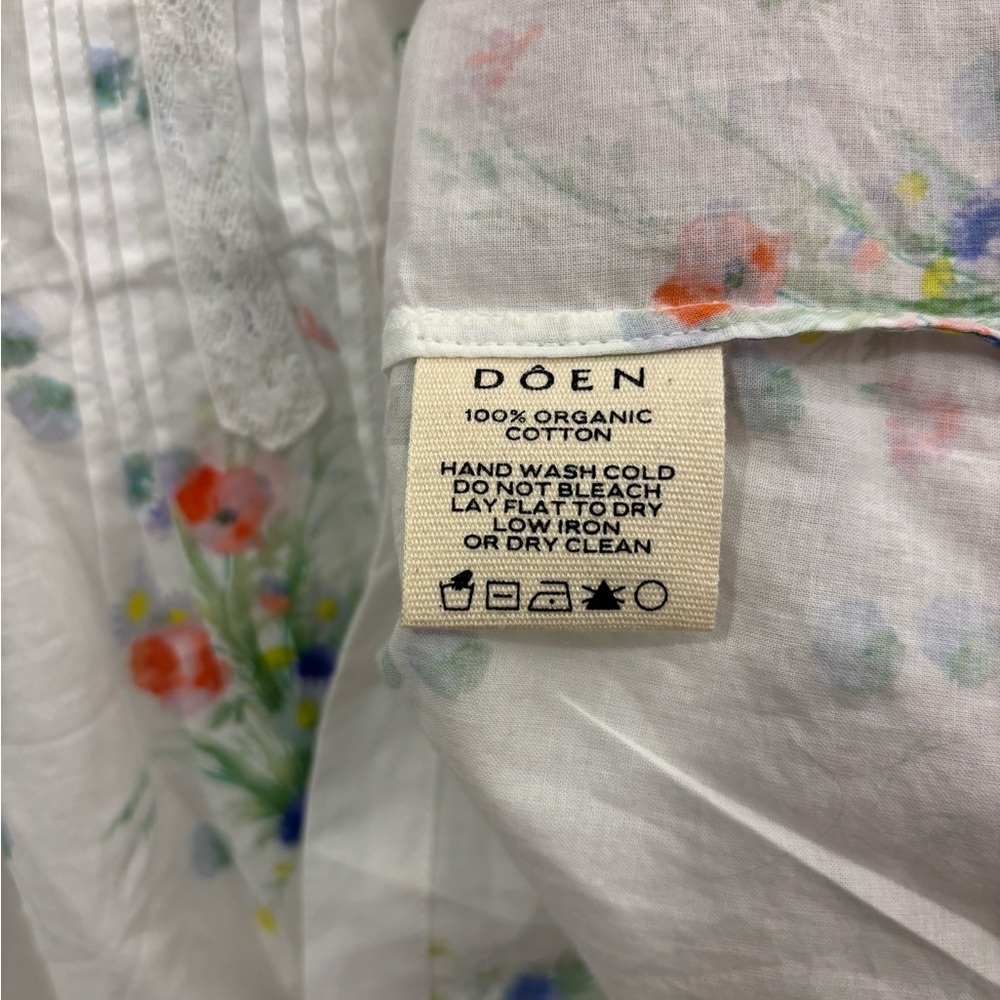 Doen Frederica Top in Painted Bouquet Size M - Picture 7 of 8